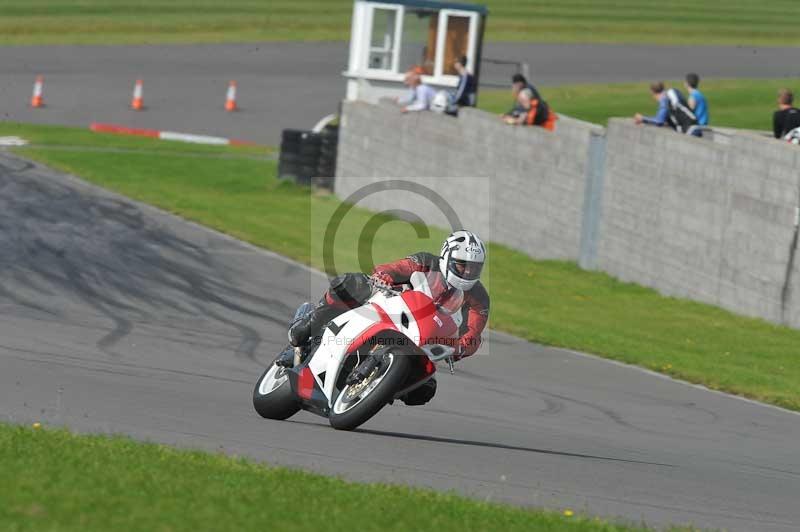 Motorcycle action photographs;anglesey circuit;anglesey trackday photographs;event digital images;eventdigitalimages;no limits trackday;oulton park circuit cheshire;peter wileman photography;trackday;trackday digital images;trackday photos;ty croes circuit wales