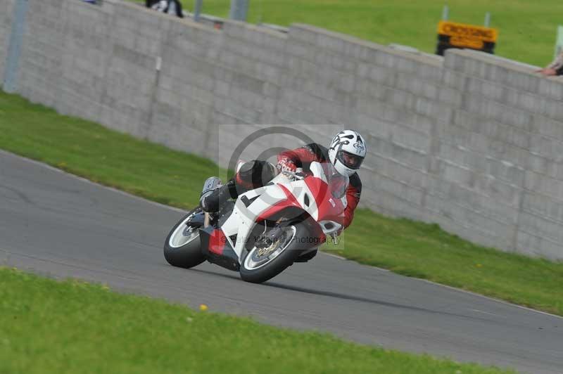 Motorcycle action photographs;anglesey circuit;anglesey trackday photographs;event digital images;eventdigitalimages;no limits trackday;oulton park circuit cheshire;peter wileman photography;trackday;trackday digital images;trackday photos;ty croes circuit wales