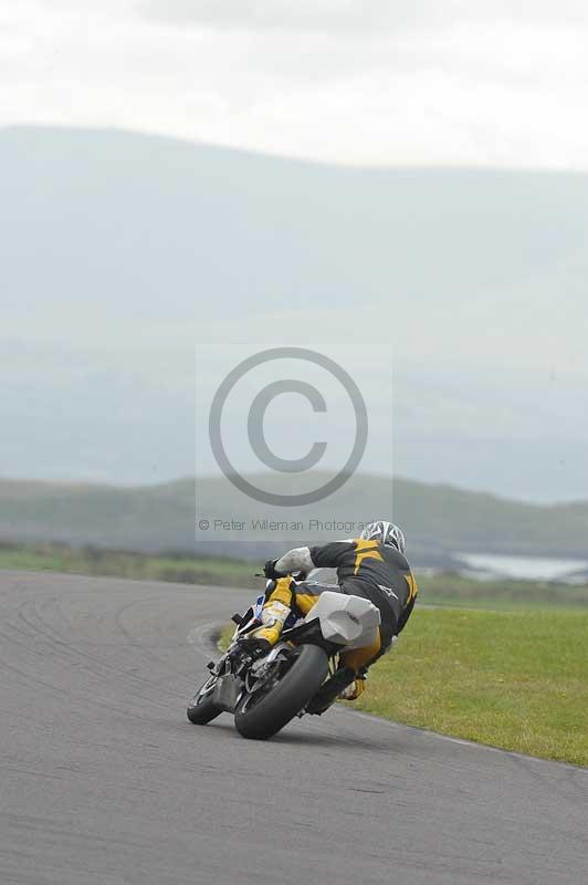 Motorcycle action photographs;anglesey circuit;anglesey trackday photographs;event digital images;eventdigitalimages;no limits trackday;oulton park circuit cheshire;peter wileman photography;trackday;trackday digital images;trackday photos;ty croes circuit wales