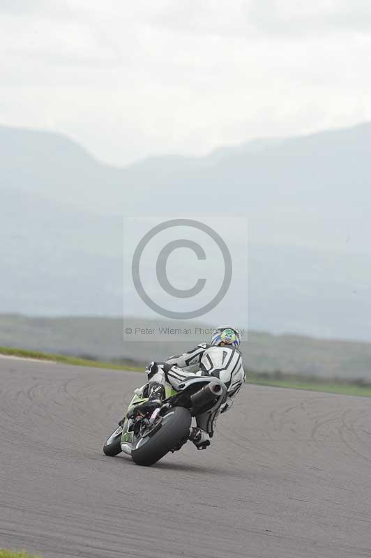 Motorcycle action photographs;anglesey circuit;anglesey trackday photographs;event digital images;eventdigitalimages;no limits trackday;oulton park circuit cheshire;peter wileman photography;trackday;trackday digital images;trackday photos;ty croes circuit wales