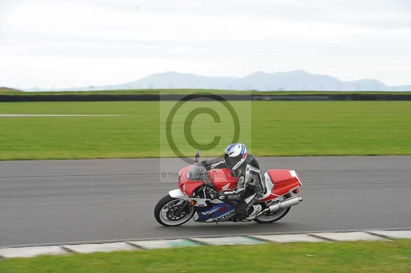 Motorcycle action photographs;anglesey circuit;anglesey trackday photographs;event digital images;eventdigitalimages;no limits trackday;oulton park circuit cheshire;peter wileman photography;trackday;trackday digital images;trackday photos;ty croes circuit wales