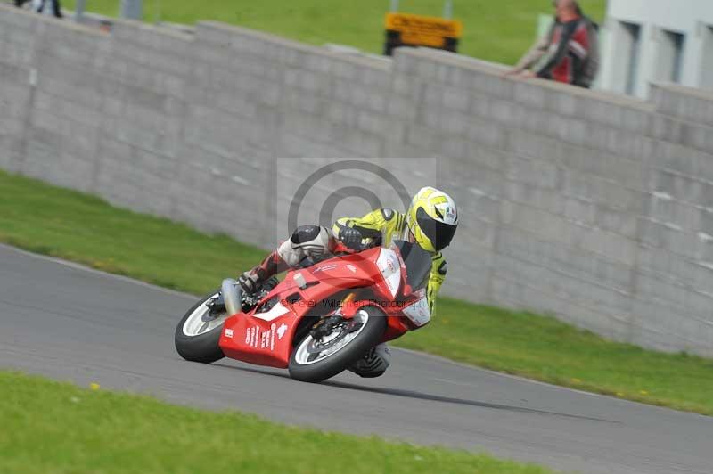 Motorcycle action photographs;anglesey circuit;anglesey trackday photographs;event digital images;eventdigitalimages;no limits trackday;oulton park circuit cheshire;peter wileman photography;trackday;trackday digital images;trackday photos;ty croes circuit wales