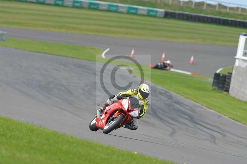 Motorcycle action photographs;anglesey circuit;anglesey trackday photographs;event digital images;eventdigitalimages;no limits trackday;oulton park circuit cheshire;peter wileman photography;trackday;trackday digital images;trackday photos;ty croes circuit wales