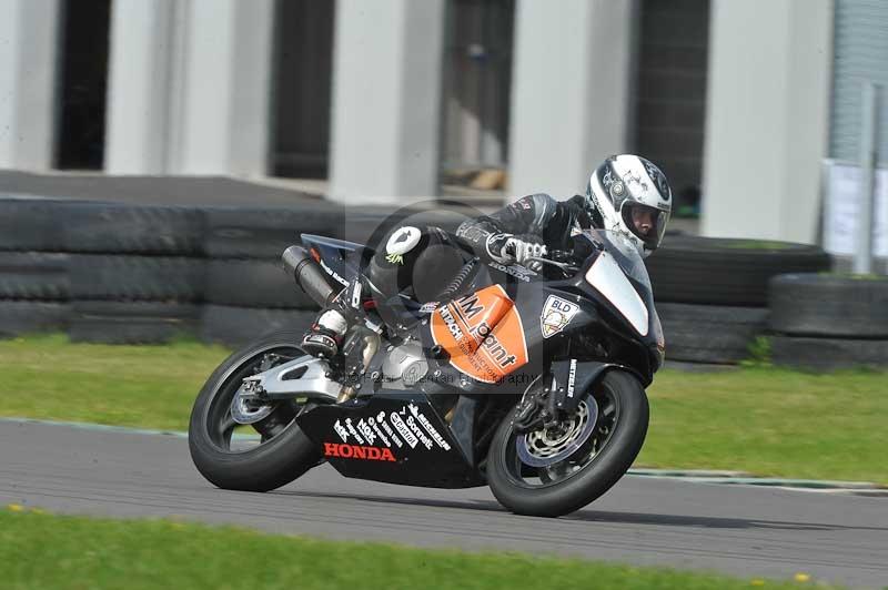 Motorcycle action photographs;anglesey circuit;anglesey trackday photographs;event digital images;eventdigitalimages;no limits trackday;oulton park circuit cheshire;peter wileman photography;trackday;trackday digital images;trackday photos;ty croes circuit wales