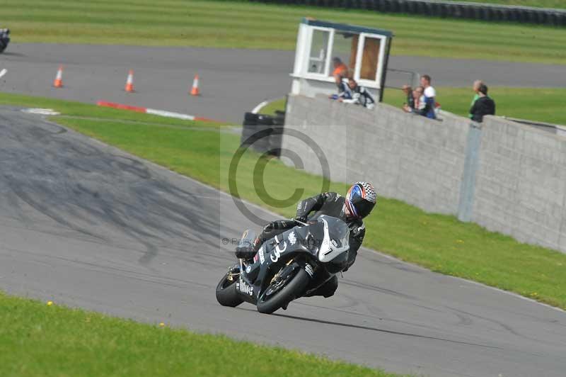 Motorcycle action photographs;anglesey circuit;anglesey trackday photographs;event digital images;eventdigitalimages;no limits trackday;oulton park circuit cheshire;peter wileman photography;trackday;trackday digital images;trackday photos;ty croes circuit wales