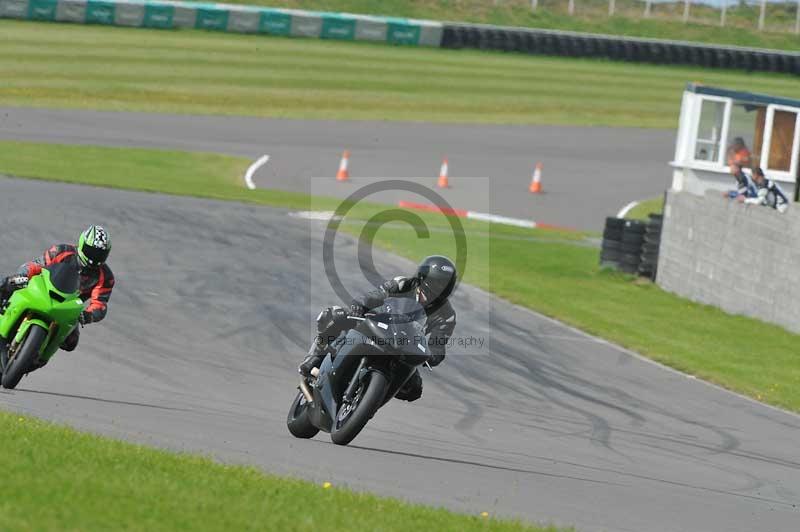 Motorcycle action photographs;anglesey circuit;anglesey trackday photographs;event digital images;eventdigitalimages;no limits trackday;oulton park circuit cheshire;peter wileman photography;trackday;trackday digital images;trackday photos;ty croes circuit wales