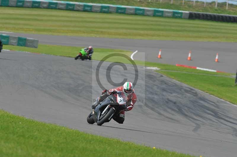 Motorcycle action photographs;anglesey circuit;anglesey trackday photographs;event digital images;eventdigitalimages;no limits trackday;oulton park circuit cheshire;peter wileman photography;trackday;trackday digital images;trackday photos;ty croes circuit wales