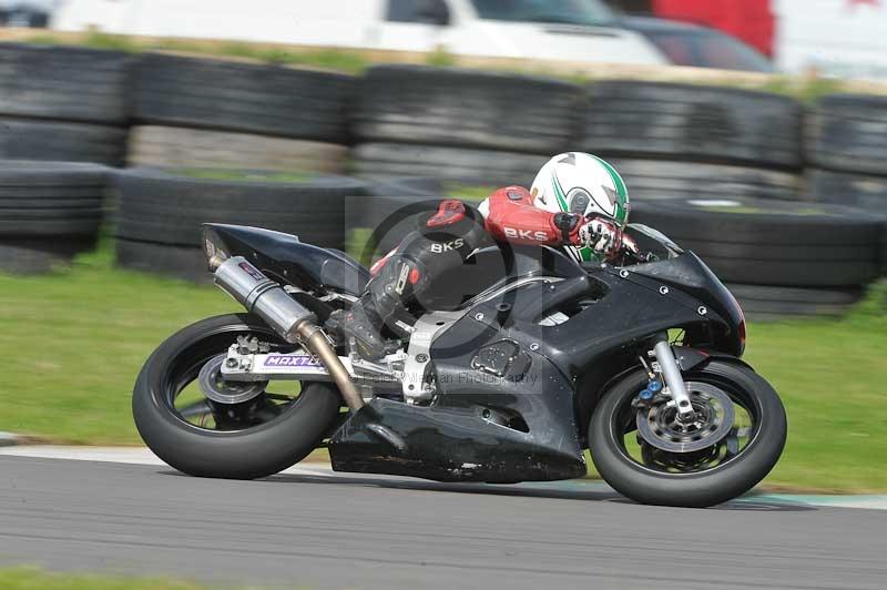 Motorcycle action photographs;anglesey circuit;anglesey trackday photographs;event digital images;eventdigitalimages;no limits trackday;oulton park circuit cheshire;peter wileman photography;trackday;trackday digital images;trackday photos;ty croes circuit wales