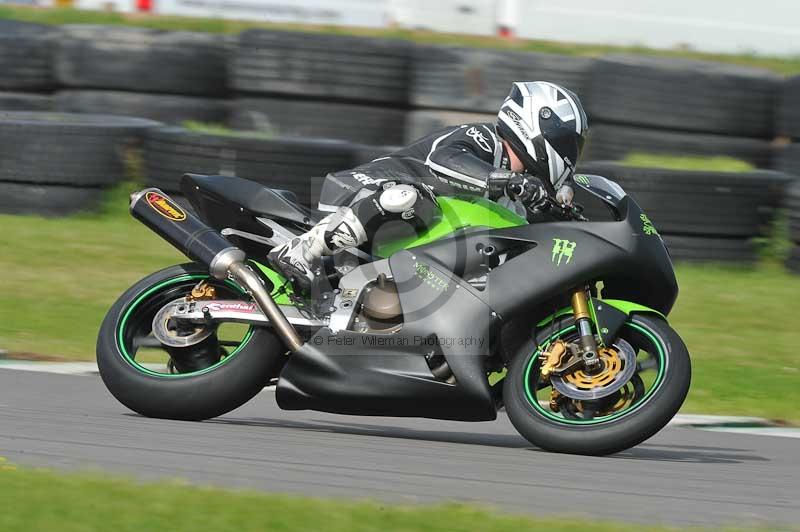 Motorcycle action photographs;anglesey circuit;anglesey trackday photographs;event digital images;eventdigitalimages;no limits trackday;oulton park circuit cheshire;peter wileman photography;trackday;trackday digital images;trackday photos;ty croes circuit wales