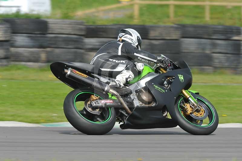 Motorcycle action photographs;anglesey circuit;anglesey trackday photographs;event digital images;eventdigitalimages;no limits trackday;oulton park circuit cheshire;peter wileman photography;trackday;trackday digital images;trackday photos;ty croes circuit wales