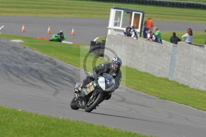 Motorcycle action photographs;anglesey circuit;anglesey trackday photographs;event digital images;eventdigitalimages;no limits trackday;oulton park circuit cheshire;peter wileman photography;trackday;trackday digital images;trackday photos;ty croes circuit wales