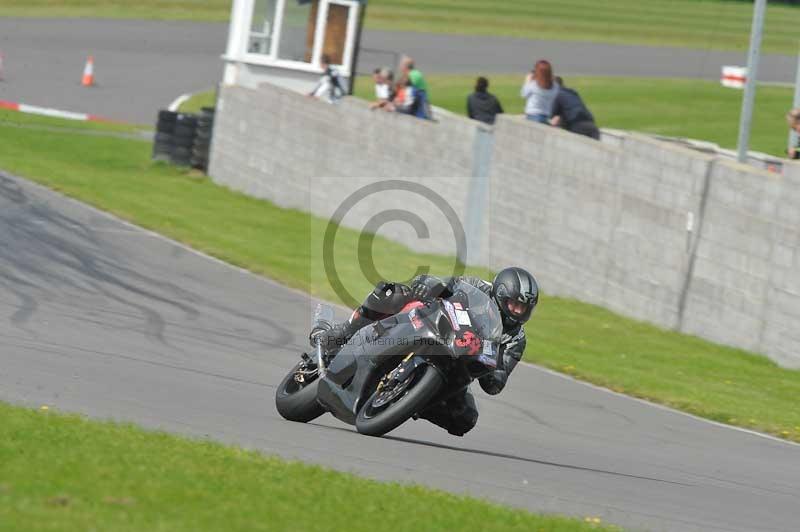 Motorcycle action photographs;anglesey circuit;anglesey trackday photographs;event digital images;eventdigitalimages;no limits trackday;oulton park circuit cheshire;peter wileman photography;trackday;trackday digital images;trackday photos;ty croes circuit wales