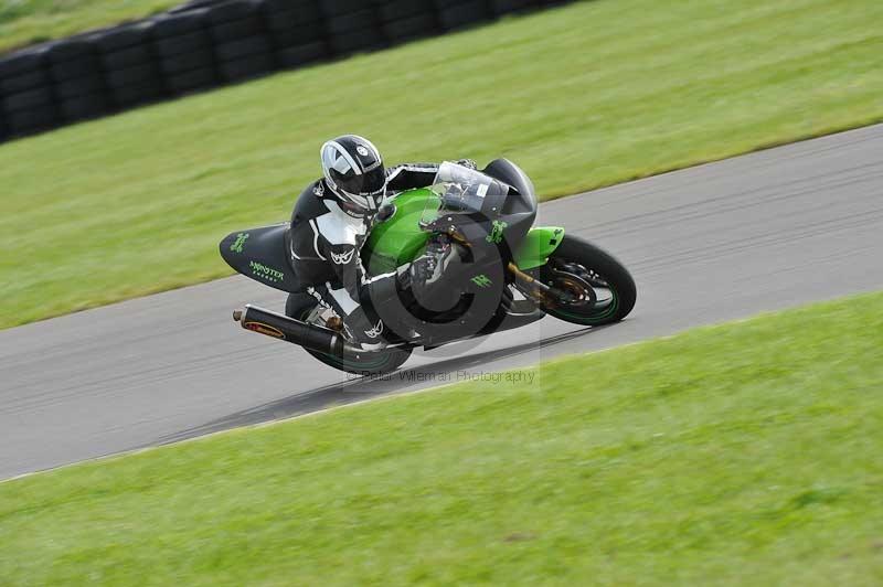 Motorcycle action photographs;anglesey circuit;anglesey trackday photographs;event digital images;eventdigitalimages;no limits trackday;oulton park circuit cheshire;peter wileman photography;trackday;trackday digital images;trackday photos;ty croes circuit wales