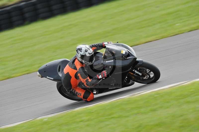 Motorcycle action photographs;anglesey circuit;anglesey trackday photographs;event digital images;eventdigitalimages;no limits trackday;oulton park circuit cheshire;peter wileman photography;trackday;trackday digital images;trackday photos;ty croes circuit wales