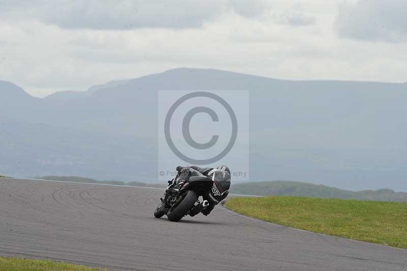 Motorcycle action photographs;anglesey circuit;anglesey trackday photographs;event digital images;eventdigitalimages;no limits trackday;oulton park circuit cheshire;peter wileman photography;trackday;trackday digital images;trackday photos;ty croes circuit wales