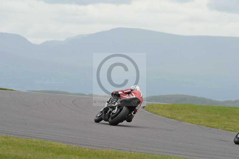 Motorcycle action photographs;anglesey circuit;anglesey trackday photographs;event digital images;eventdigitalimages;no limits trackday;oulton park circuit cheshire;peter wileman photography;trackday;trackday digital images;trackday photos;ty croes circuit wales