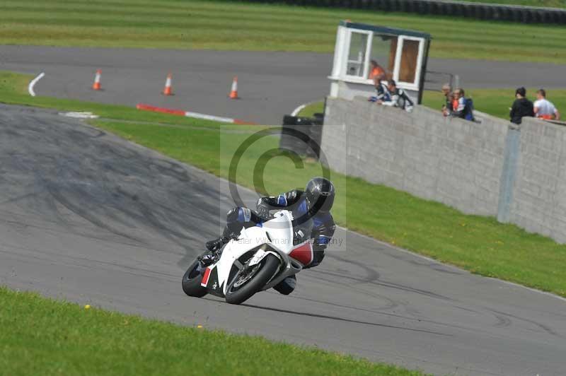 Motorcycle action photographs;anglesey circuit;anglesey trackday photographs;event digital images;eventdigitalimages;no limits trackday;oulton park circuit cheshire;peter wileman photography;trackday;trackday digital images;trackday photos;ty croes circuit wales