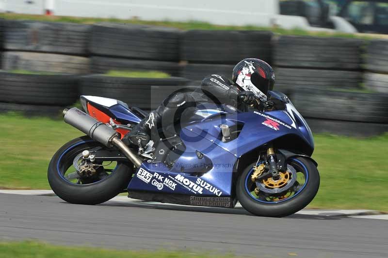 Motorcycle action photographs;anglesey circuit;anglesey trackday photographs;event digital images;eventdigitalimages;no limits trackday;oulton park circuit cheshire;peter wileman photography;trackday;trackday digital images;trackday photos;ty croes circuit wales