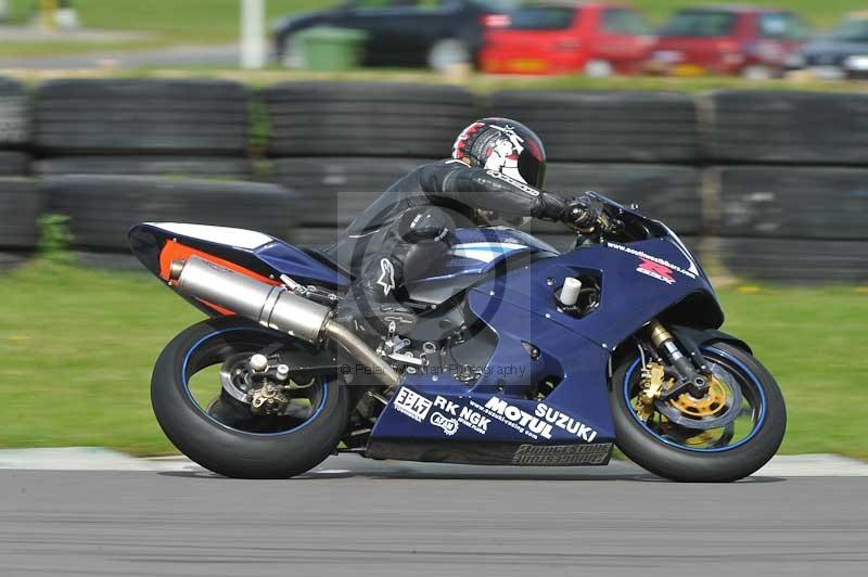 Motorcycle action photographs;anglesey circuit;anglesey trackday photographs;event digital images;eventdigitalimages;no limits trackday;oulton park circuit cheshire;peter wileman photography;trackday;trackday digital images;trackday photos;ty croes circuit wales