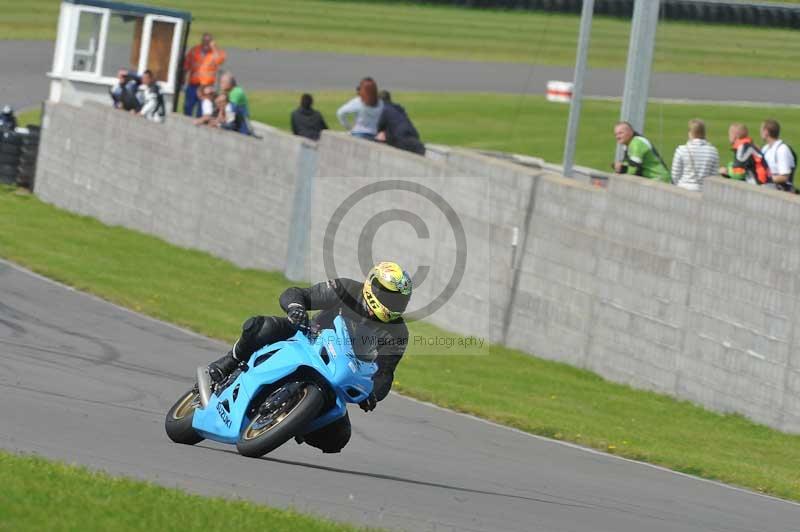 Motorcycle action photographs;anglesey circuit;anglesey trackday photographs;event digital images;eventdigitalimages;no limits trackday;oulton park circuit cheshire;peter wileman photography;trackday;trackday digital images;trackday photos;ty croes circuit wales