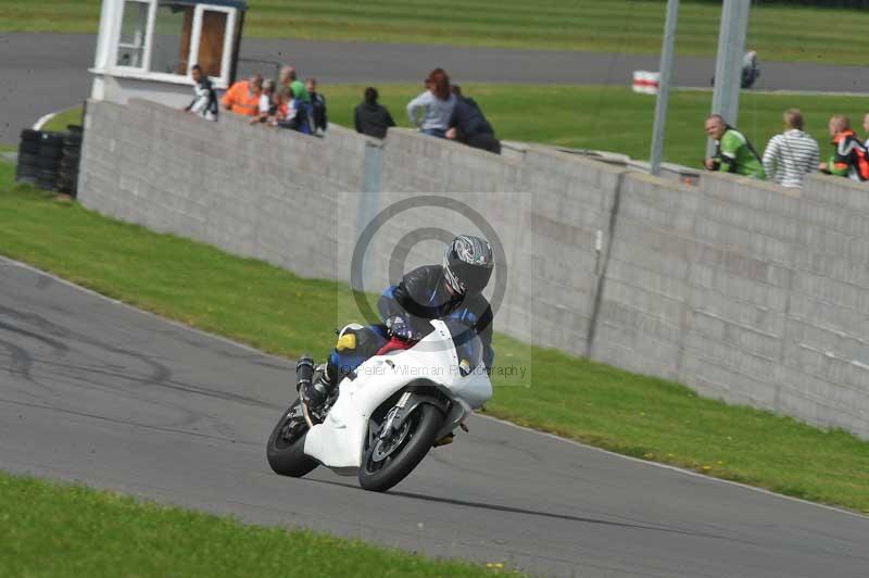 Motorcycle action photographs;anglesey circuit;anglesey trackday photographs;event digital images;eventdigitalimages;no limits trackday;oulton park circuit cheshire;peter wileman photography;trackday;trackday digital images;trackday photos;ty croes circuit wales