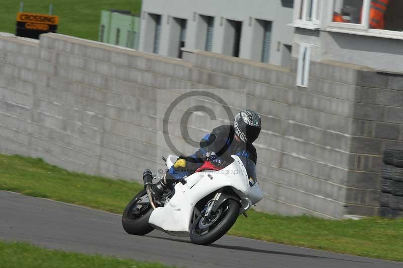 Motorcycle action photographs;anglesey circuit;anglesey trackday photographs;event digital images;eventdigitalimages;no limits trackday;oulton park circuit cheshire;peter wileman photography;trackday;trackday digital images;trackday photos;ty croes circuit wales