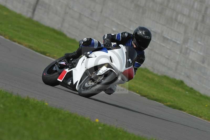 Motorcycle action photographs;anglesey circuit;anglesey trackday photographs;event digital images;eventdigitalimages;no limits trackday;oulton park circuit cheshire;peter wileman photography;trackday;trackday digital images;trackday photos;ty croes circuit wales