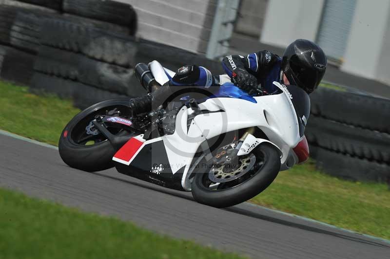 Motorcycle action photographs;anglesey circuit;anglesey trackday photographs;event digital images;eventdigitalimages;no limits trackday;oulton park circuit cheshire;peter wileman photography;trackday;trackday digital images;trackday photos;ty croes circuit wales