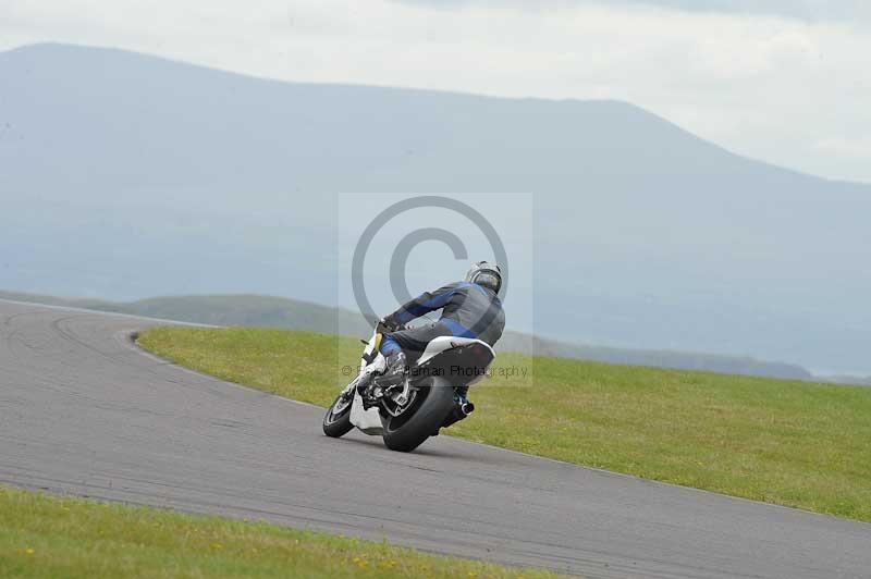 Motorcycle action photographs;anglesey circuit;anglesey trackday photographs;event digital images;eventdigitalimages;no limits trackday;oulton park circuit cheshire;peter wileman photography;trackday;trackday digital images;trackday photos;ty croes circuit wales