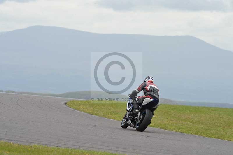 Motorcycle action photographs;anglesey circuit;anglesey trackday photographs;event digital images;eventdigitalimages;no limits trackday;oulton park circuit cheshire;peter wileman photography;trackday;trackday digital images;trackday photos;ty croes circuit wales