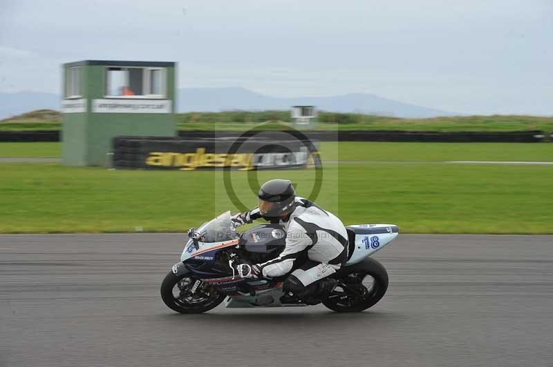 Motorcycle action photographs;anglesey circuit;anglesey trackday photographs;event digital images;eventdigitalimages;no limits trackday;oulton park circuit cheshire;peter wileman photography;trackday;trackday digital images;trackday photos;ty croes circuit wales