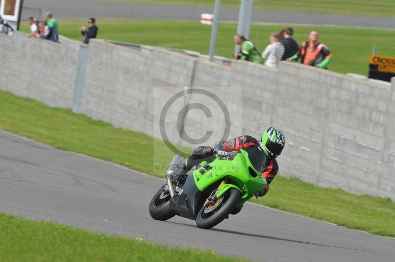 Motorcycle action photographs;anglesey circuit;anglesey trackday photographs;event digital images;eventdigitalimages;no limits trackday;oulton park circuit cheshire;peter wileman photography;trackday;trackday digital images;trackday photos;ty croes circuit wales