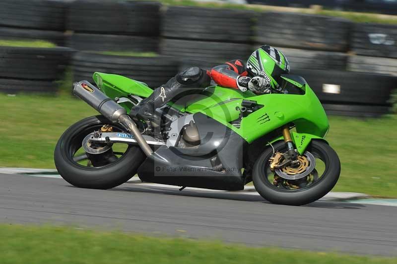 Motorcycle action photographs;anglesey circuit;anglesey trackday photographs;event digital images;eventdigitalimages;no limits trackday;oulton park circuit cheshire;peter wileman photography;trackday;trackday digital images;trackday photos;ty croes circuit wales