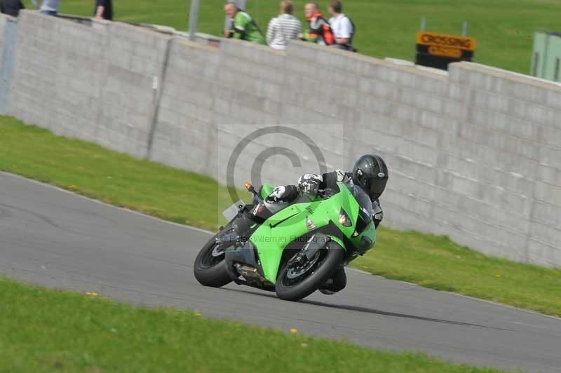 Motorcycle action photographs;anglesey circuit;anglesey trackday photographs;event digital images;eventdigitalimages;no limits trackday;oulton park circuit cheshire;peter wileman photography;trackday;trackday digital images;trackday photos;ty croes circuit wales