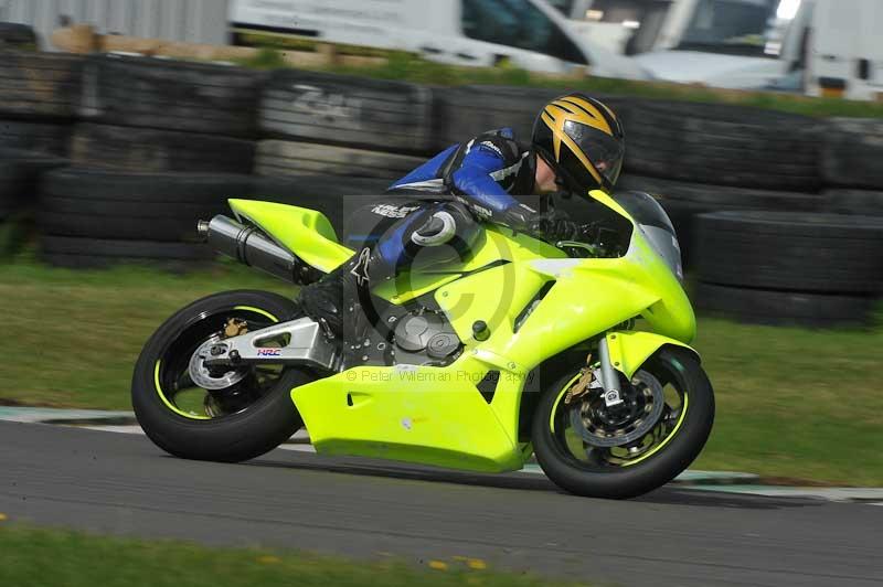 Motorcycle action photographs;anglesey circuit;anglesey trackday photographs;event digital images;eventdigitalimages;no limits trackday;oulton park circuit cheshire;peter wileman photography;trackday;trackday digital images;trackday photos;ty croes circuit wales