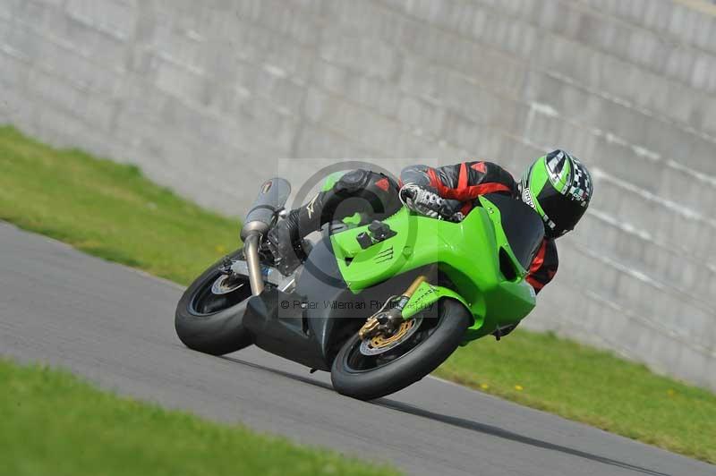 Motorcycle action photographs;anglesey circuit;anglesey trackday photographs;event digital images;eventdigitalimages;no limits trackday;oulton park circuit cheshire;peter wileman photography;trackday;trackday digital images;trackday photos;ty croes circuit wales