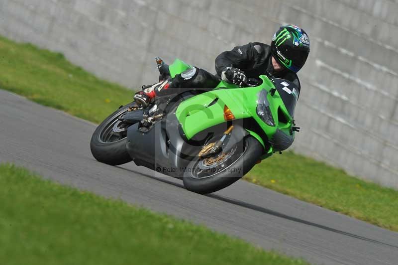 Motorcycle action photographs;anglesey circuit;anglesey trackday photographs;event digital images;eventdigitalimages;no limits trackday;oulton park circuit cheshire;peter wileman photography;trackday;trackday digital images;trackday photos;ty croes circuit wales