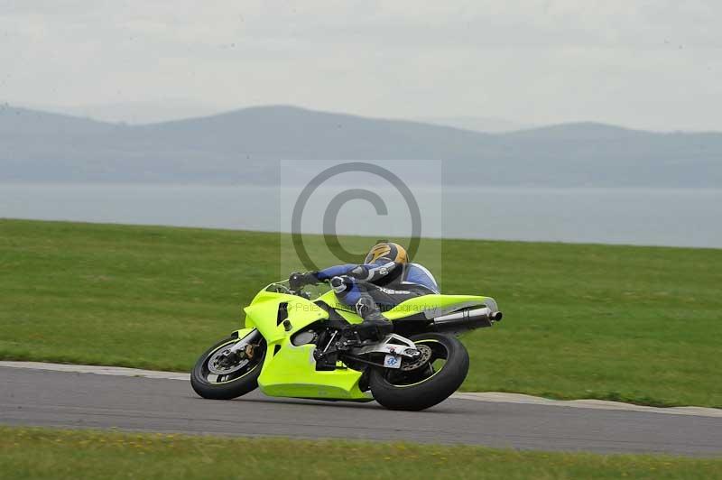 Motorcycle action photographs;anglesey circuit;anglesey trackday photographs;event digital images;eventdigitalimages;no limits trackday;oulton park circuit cheshire;peter wileman photography;trackday;trackday digital images;trackday photos;ty croes circuit wales