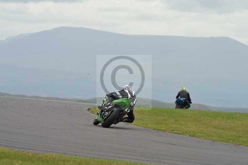 Motorcycle action photographs;anglesey circuit;anglesey trackday photographs;event digital images;eventdigitalimages;no limits trackday;oulton park circuit cheshire;peter wileman photography;trackday;trackday digital images;trackday photos;ty croes circuit wales