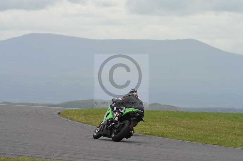 Motorcycle action photographs;anglesey circuit;anglesey trackday photographs;event digital images;eventdigitalimages;no limits trackday;oulton park circuit cheshire;peter wileman photography;trackday;trackday digital images;trackday photos;ty croes circuit wales