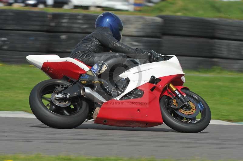 Motorcycle action photographs;anglesey circuit;anglesey trackday photographs;event digital images;eventdigitalimages;no limits trackday;oulton park circuit cheshire;peter wileman photography;trackday;trackday digital images;trackday photos;ty croes circuit wales