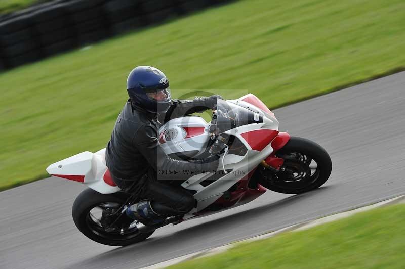 Motorcycle action photographs;anglesey circuit;anglesey trackday photographs;event digital images;eventdigitalimages;no limits trackday;oulton park circuit cheshire;peter wileman photography;trackday;trackday digital images;trackday photos;ty croes circuit wales