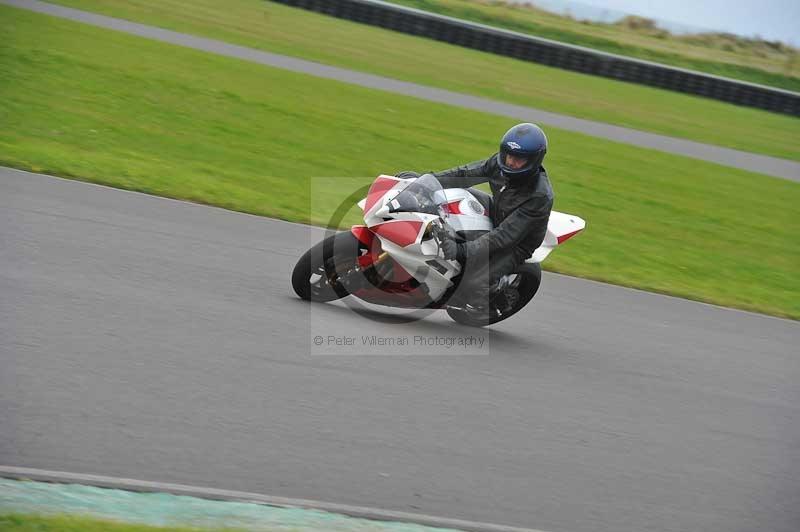 Motorcycle action photographs;anglesey circuit;anglesey trackday photographs;event digital images;eventdigitalimages;no limits trackday;oulton park circuit cheshire;peter wileman photography;trackday;trackday digital images;trackday photos;ty croes circuit wales