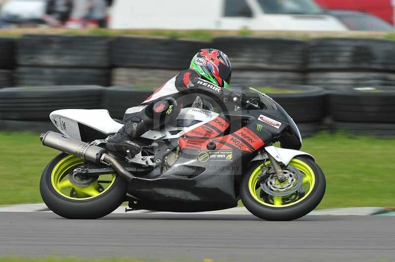 Motorcycle action photographs;anglesey circuit;anglesey trackday photographs;event digital images;eventdigitalimages;no limits trackday;oulton park circuit cheshire;peter wileman photography;trackday;trackday digital images;trackday photos;ty croes circuit wales