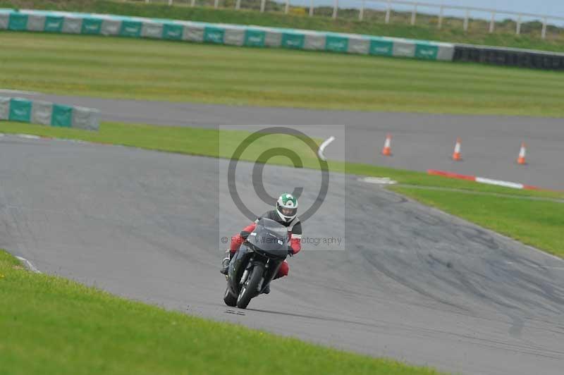 Motorcycle action photographs;anglesey circuit;anglesey trackday photographs;event digital images;eventdigitalimages;no limits trackday;oulton park circuit cheshire;peter wileman photography;trackday;trackday digital images;trackday photos;ty croes circuit wales