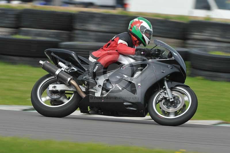 Motorcycle action photographs;anglesey circuit;anglesey trackday photographs;event digital images;eventdigitalimages;no limits trackday;oulton park circuit cheshire;peter wileman photography;trackday;trackday digital images;trackday photos;ty croes circuit wales