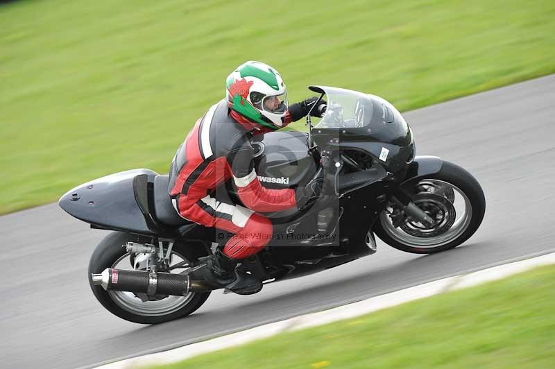 Motorcycle action photographs;anglesey circuit;anglesey trackday photographs;event digital images;eventdigitalimages;no limits trackday;oulton park circuit cheshire;peter wileman photography;trackday;trackday digital images;trackday photos;ty croes circuit wales