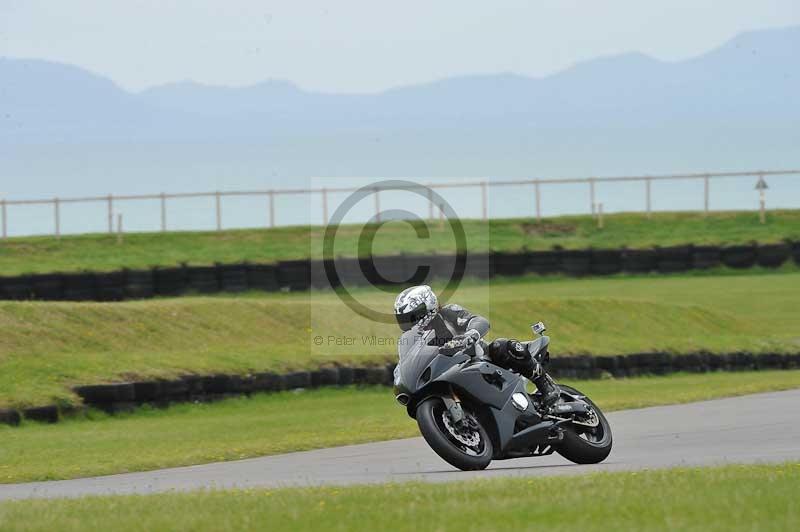 Motorcycle action photographs;anglesey circuit;anglesey trackday photographs;event digital images;eventdigitalimages;no limits trackday;oulton park circuit cheshire;peter wileman photography;trackday;trackday digital images;trackday photos;ty croes circuit wales