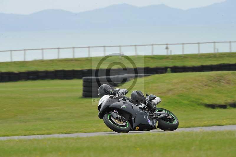 Motorcycle action photographs;anglesey circuit;anglesey trackday photographs;event digital images;eventdigitalimages;no limits trackday;oulton park circuit cheshire;peter wileman photography;trackday;trackday digital images;trackday photos;ty croes circuit wales