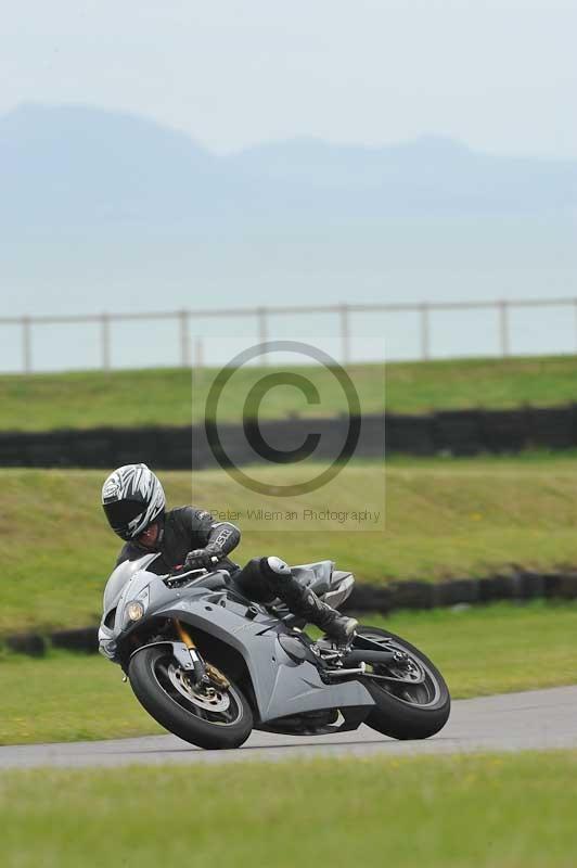 Motorcycle action photographs;anglesey circuit;anglesey trackday photographs;event digital images;eventdigitalimages;no limits trackday;oulton park circuit cheshire;peter wileman photography;trackday;trackday digital images;trackday photos;ty croes circuit wales